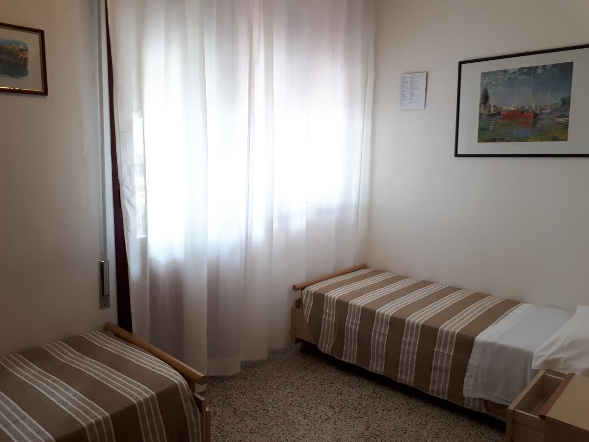 Hotel Villa Dina ليدو دي يسولو المظهر الخارجي الصورة