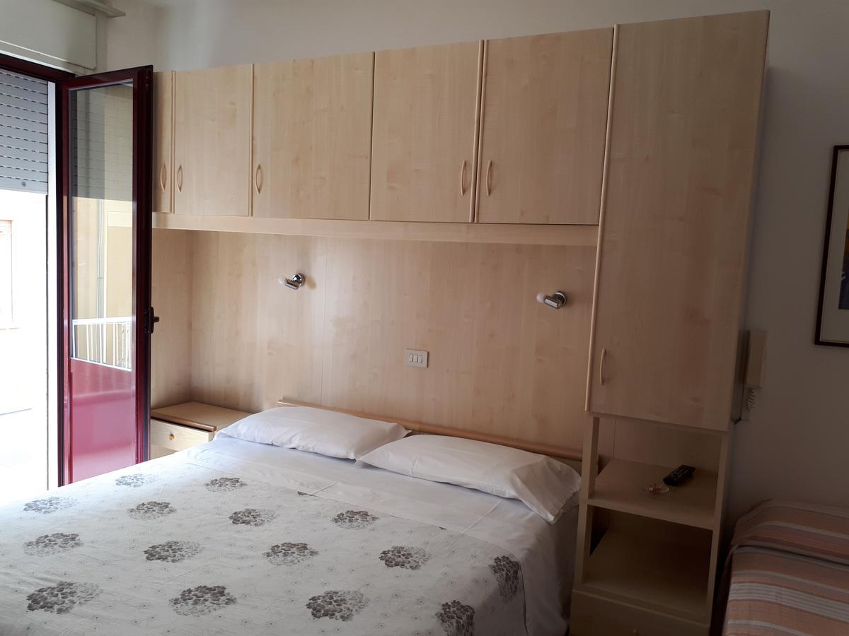 Hotel Villa Dina ليدو دي يسولو المظهر الخارجي الصورة