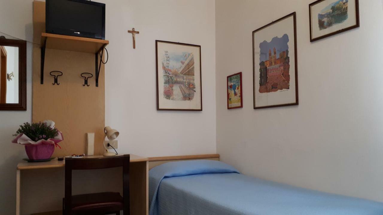 Hotel Villa Dina ليدو دي يسولو المظهر الخارجي الصورة