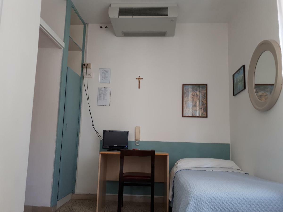 Hotel Villa Dina ليدو دي يسولو المظهر الخارجي الصورة