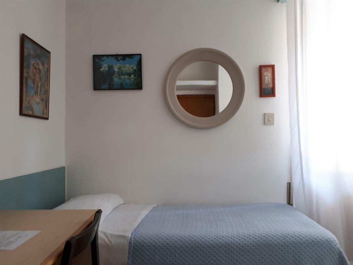 Hotel Villa Dina ليدو دي يسولو المظهر الخارجي الصورة
