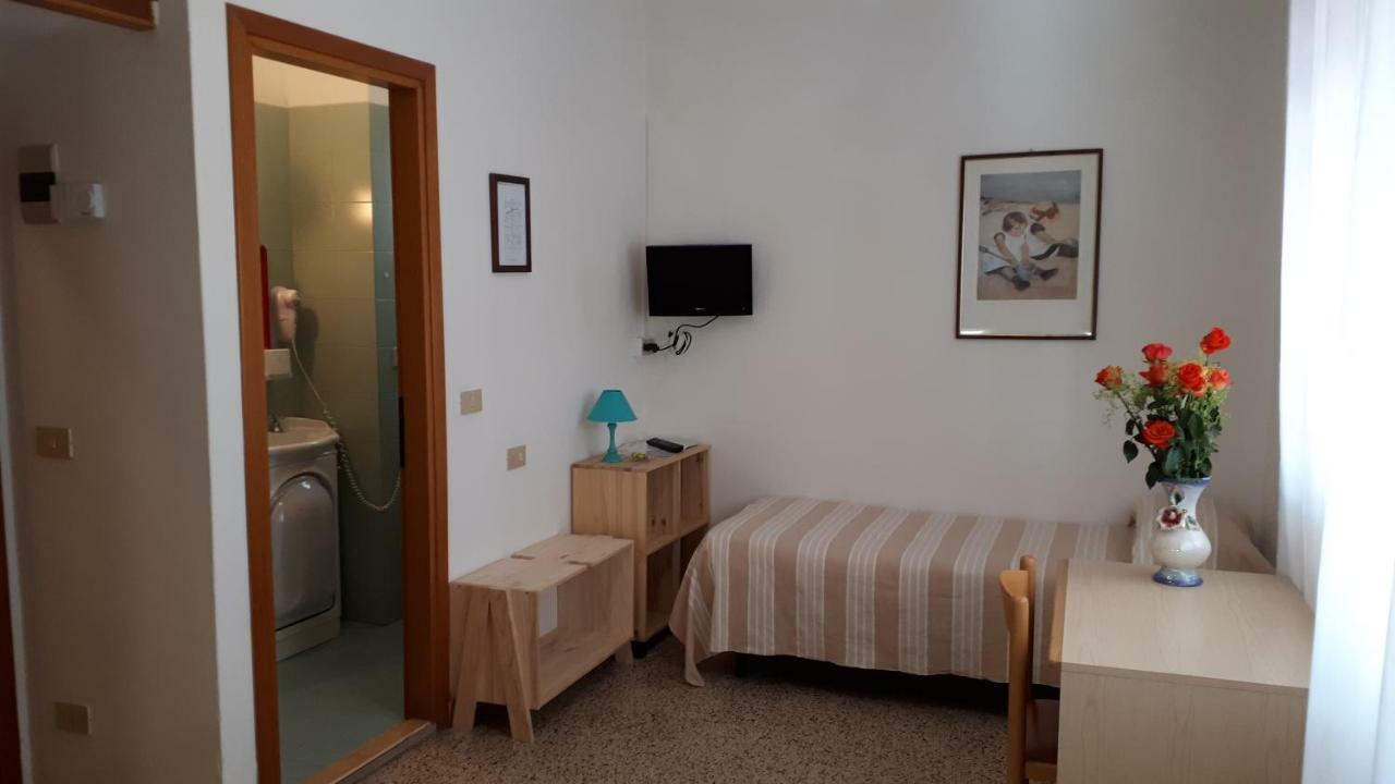 Hotel Villa Dina ليدو دي يسولو المظهر الخارجي الصورة
