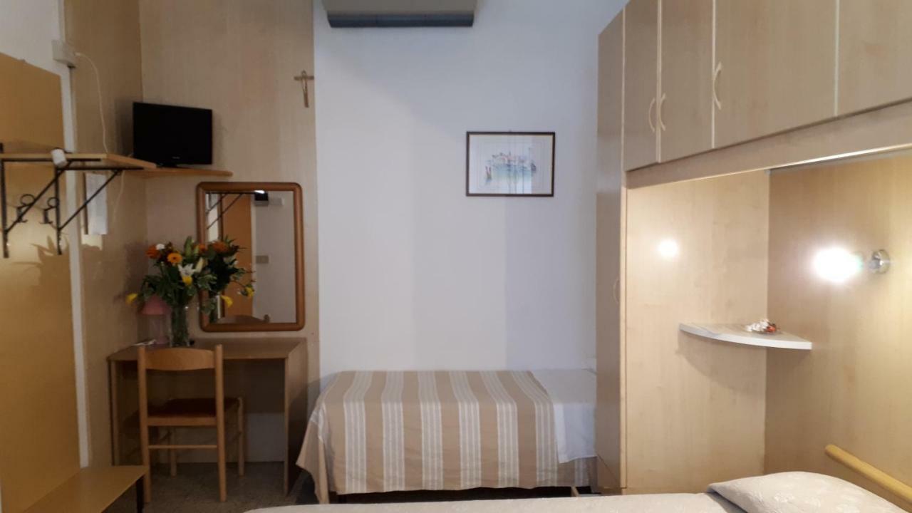 Hotel Villa Dina ليدو دي يسولو المظهر الخارجي الصورة