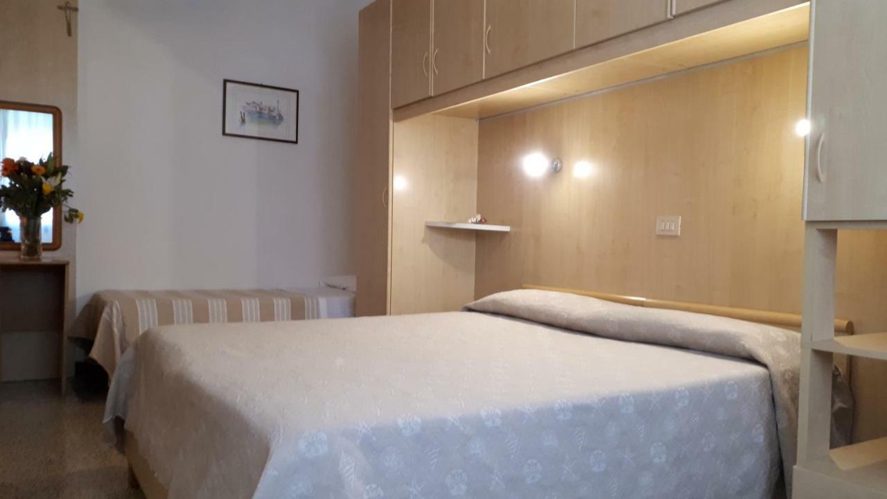 Hotel Villa Dina ليدو دي يسولو المظهر الخارجي الصورة