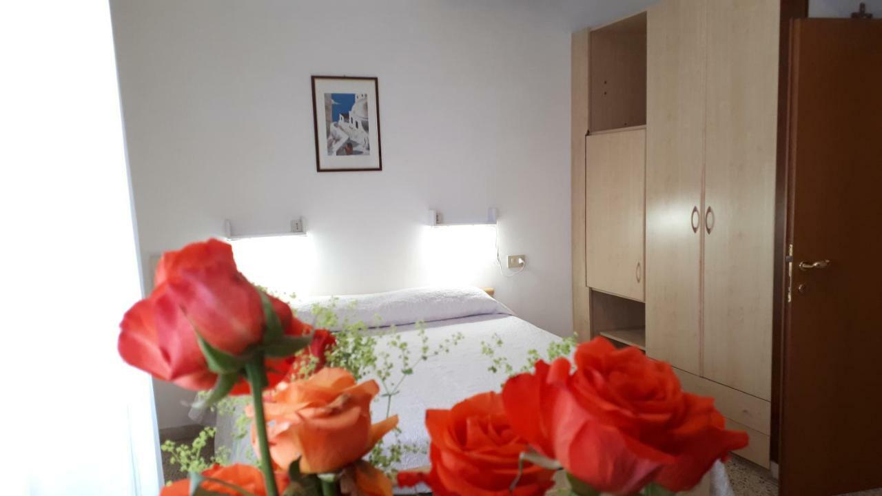 Hotel Villa Dina ليدو دي يسولو المظهر الخارجي الصورة