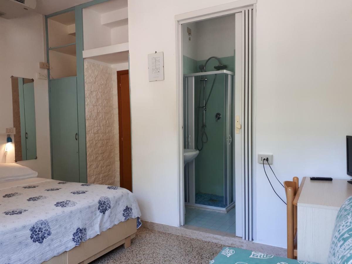 Hotel Villa Dina ليدو دي يسولو المظهر الخارجي الصورة