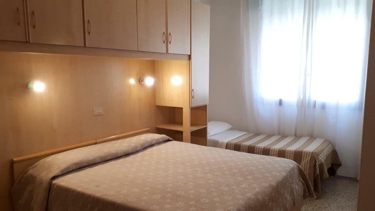 Hotel Villa Dina ليدو دي يسولو المظهر الخارجي الصورة