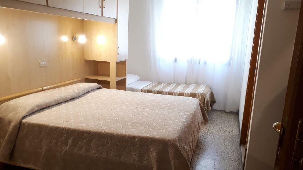 Hotel Villa Dina ليدو دي يسولو المظهر الخارجي الصورة