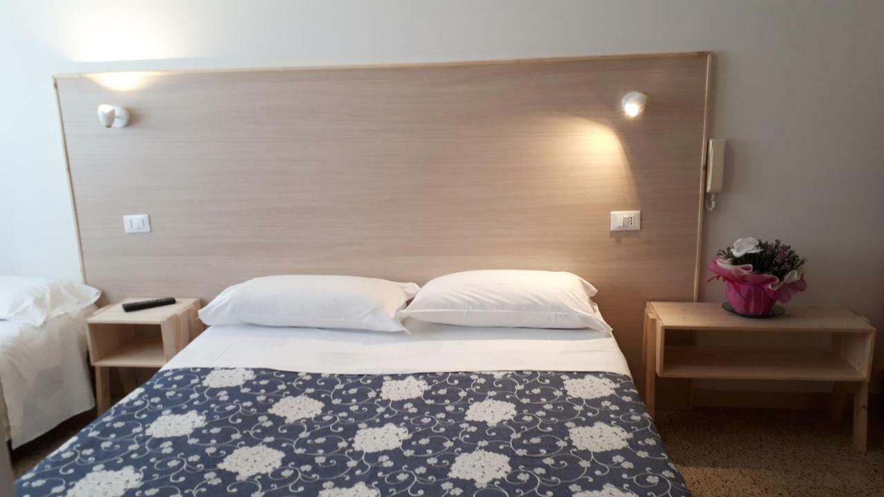 Hotel Villa Dina ليدو دي يسولو المظهر الخارجي الصورة