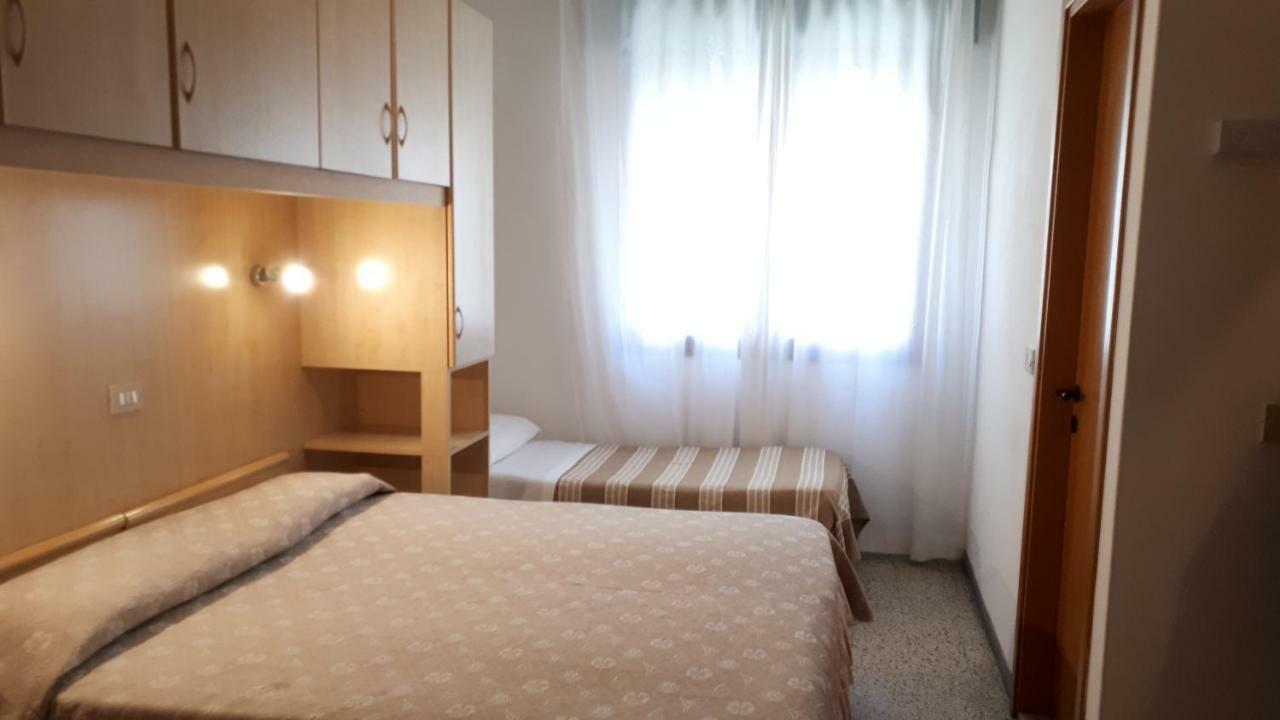Hotel Villa Dina ليدو دي يسولو المظهر الخارجي الصورة