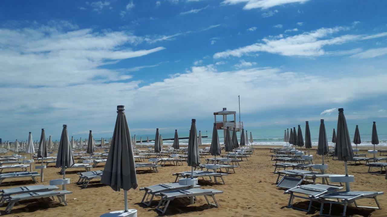 Hotel Villa Dina ليدو دي يسولو المظهر الخارجي الصورة