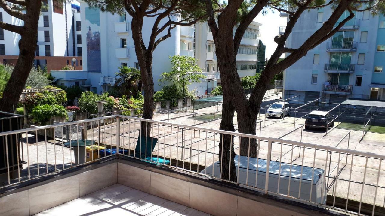 Hotel Villa Dina ليدو دي يسولو المظهر الخارجي الصورة